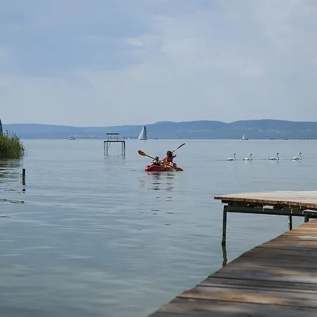 Kozvetlen Balaton Parti Apartman * Балатонсарсо
