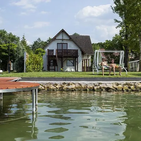Апартаменты Kozvetlen Balaton Parti Apartman