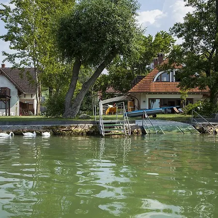 Kozvetlen Balaton Parti Apartman * Балатонсарсо