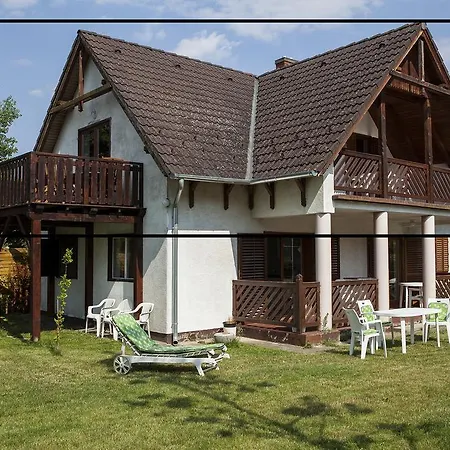 Kozvetlen Balaton Parti Apartman Апартаменты *